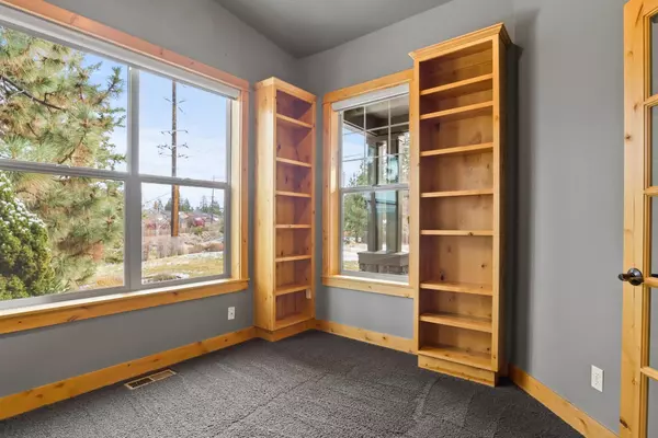 Bend, OR 97702,859 Blakely RD