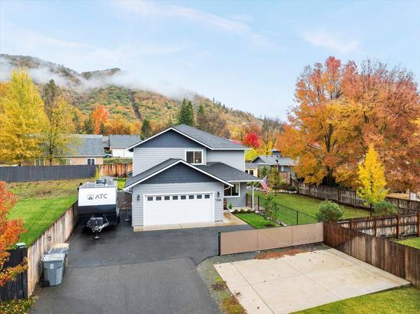 1326 Harvest Heights LN, Grants Pass, OR 97526