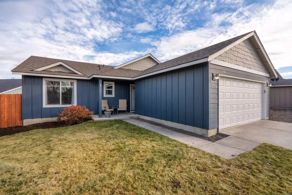 Redmond, OR 97756,974 25th LN