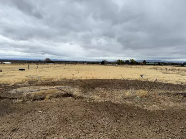 1724 Park LN, Culver, OR 97734