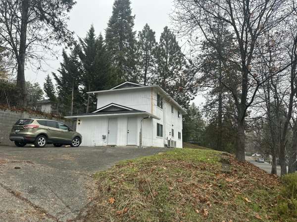 360 Elm ST,  Grants Pass,  OR 97526