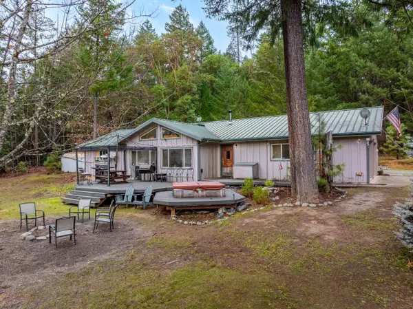 1616 Crow RD, Merlin, OR 97532