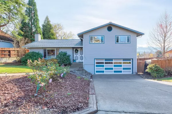 Grants Pass, OR 97526,1057 Pepperwood DR