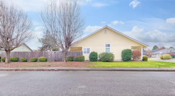 Grants Pass, OR 97527,1411 Half Moon CIR