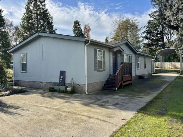 1696 Parkdale DR, Grants Pass, OR 97527