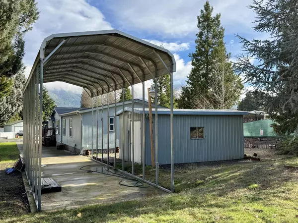Grants Pass, OR 97527,1696 Parkdale DR