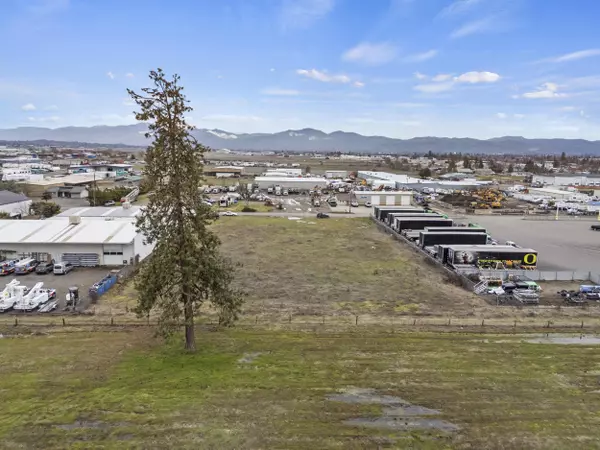 Central Point, OR 97502,5610 Table Rock RD