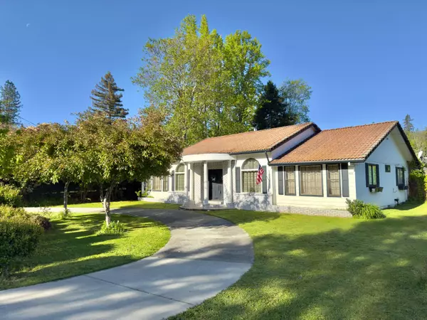 1600 Drury LN, Grants Pass, OR 97527