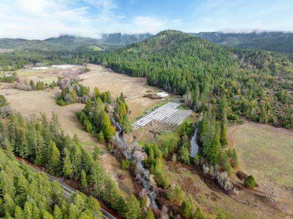 1491 Draper Valley RD, Selma, OR 97538