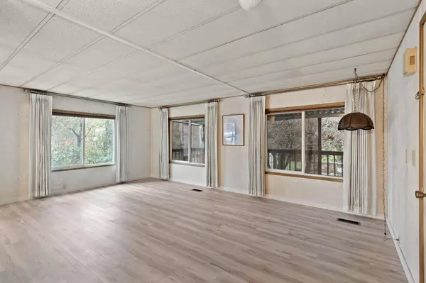 Grants Pass, OR 97527,2172 Arnold AVE #5