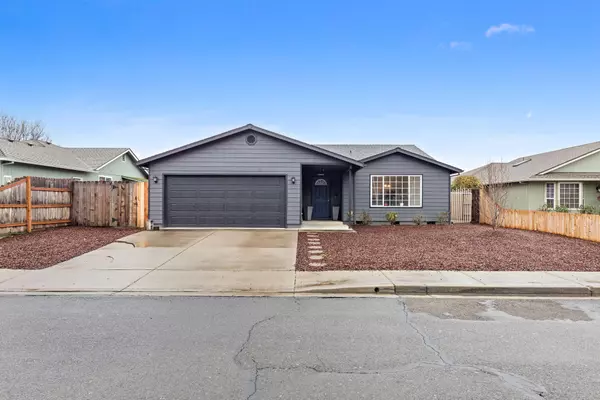 1127 Coachman DR, Central Point, OR 97502