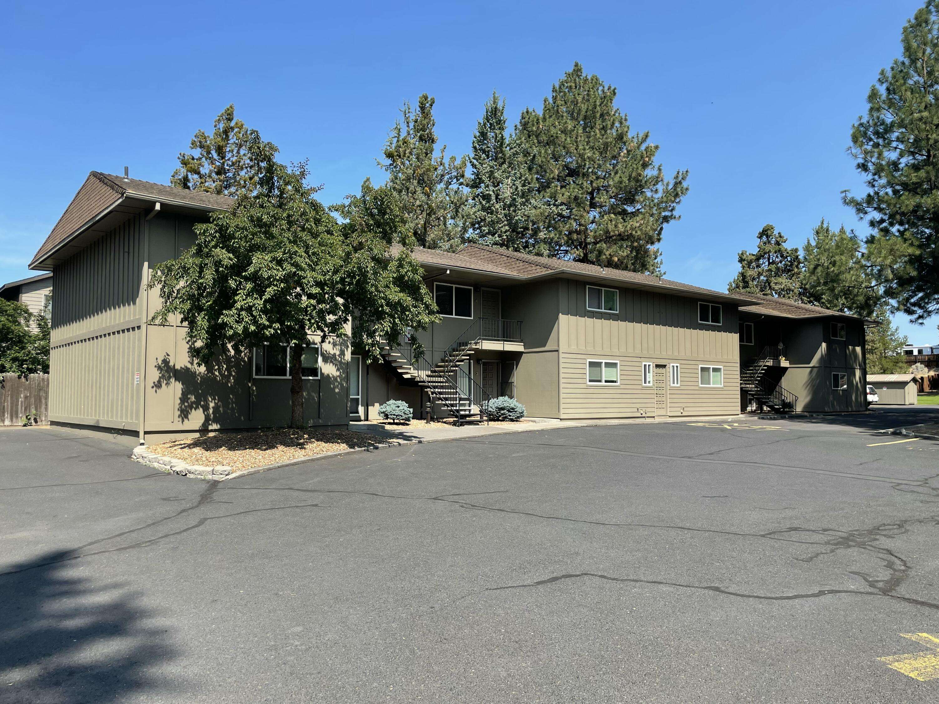 1000 Butler Market RD #APT 1, Bend, OR 97701