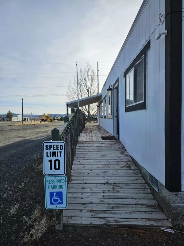 Christmas Valley, OR 97641,57276 Park RD