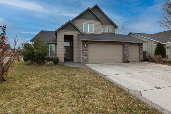 1504 Teakwood LN, Redmond, OR 97756