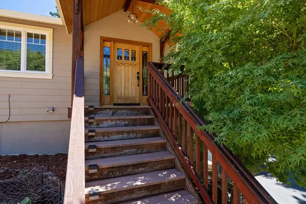 Medford, OR 97504,1594 Angelcrest DR