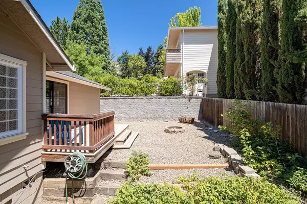 Medford, OR 97504,1594 Angelcrest DR