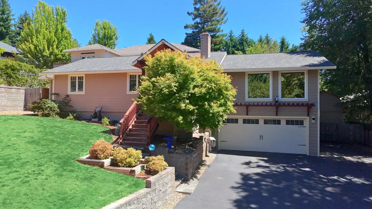 Medford, OR 97504,1594 Angelcrest DR