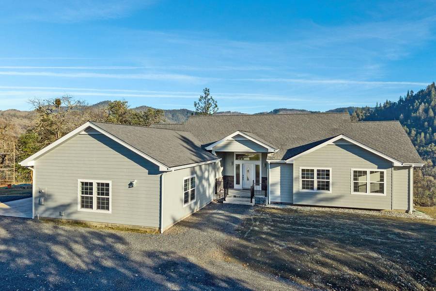 2394 Right Fork Foots Creek RD, Gold Hill, OR 97525