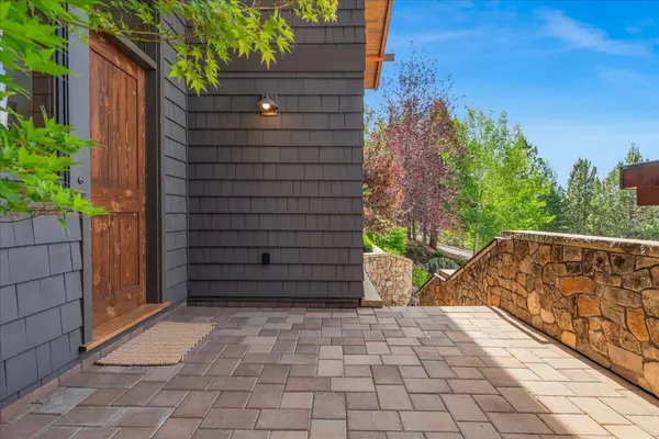 Bend, OR 97703,3282 Starview DR