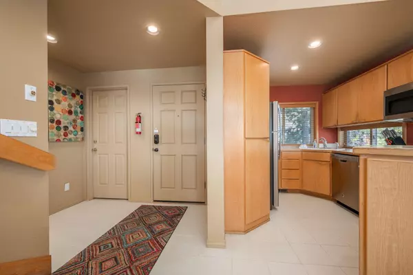 Bend, OR 97701,19717 Mt Bachelor DR #416