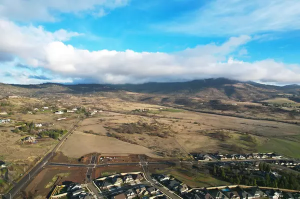 4900 Cherry LN, Medford, OR 97504