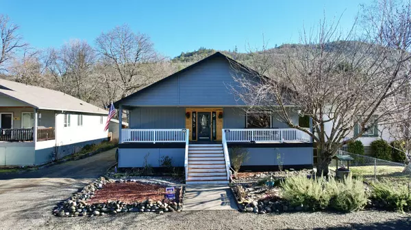 135 Castaline PL, Shady Cove, OR 97539