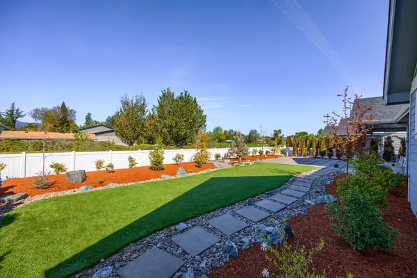 Central Point, OR 97502,1609 River Run ST