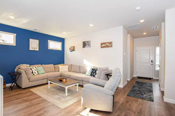 Redmond, OR 97756,1360 Varnish AVE