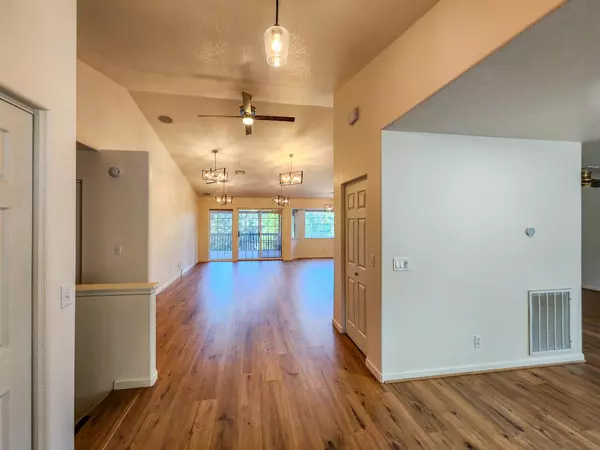 Grants Pass, OR 97526,279 Palos Verdes DR