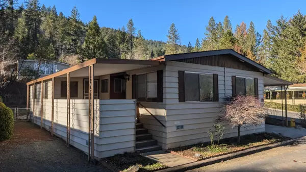 315 Evans Creek RD #UNIT 38, Rogue River, OR 97537
