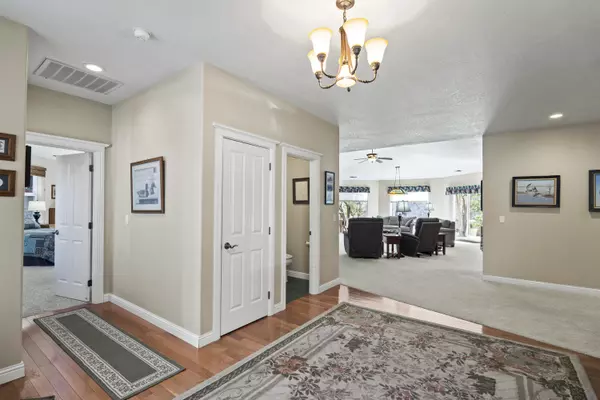 Gold Hill, OR 97525,8915 Hardy WAY