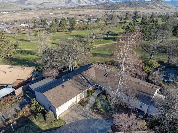 Ashland, OR 97520,742 Fairway CT
