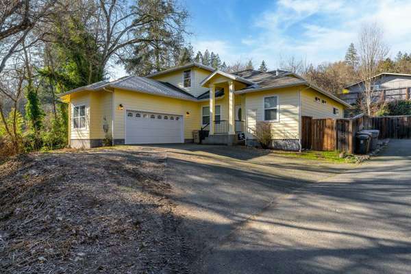 1313 Bellevue PL, Grants Pass, OR 97526