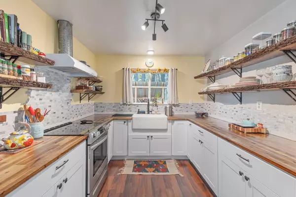 Cave Junction, OR 97523,406 River ST