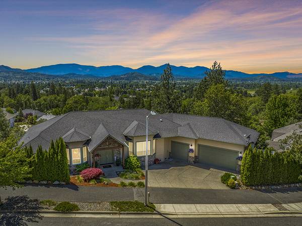 1893 Sunview PL, Grants Pass, OR 97526