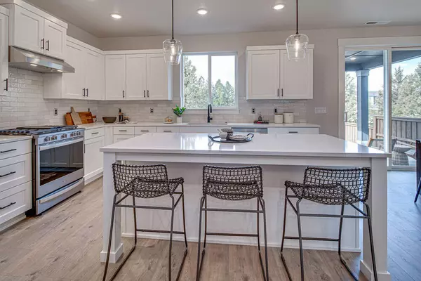 Bend, OR 97702,61050 Decker PL