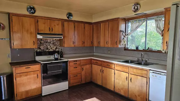 Cave Junction, OR 97523,5048 Takilma RD