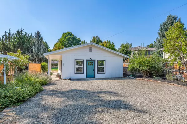 Jacksonville, OR 97530,700 Hueners LN