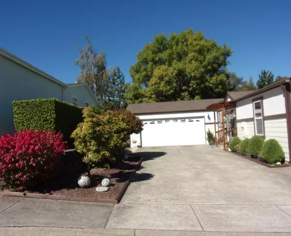 381 Knoll Terrace DR, Canyonville, OR 97417
