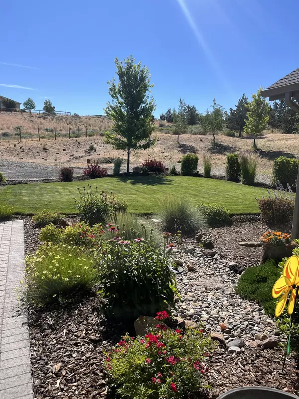 Madras, OR 97741,2388 Hilltop LN