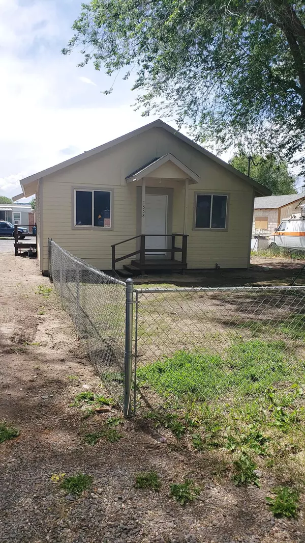 Klamath Falls, OR 97603,1558 Hope ST