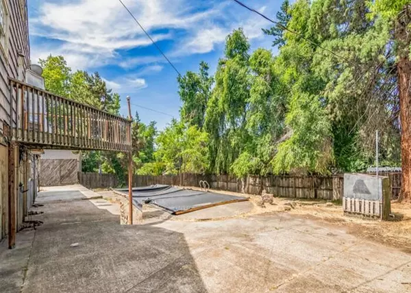 Medford, OR 97504,120 Ashland AVE