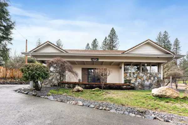 275 Woodbrook DR, Grants Pass, OR 97526