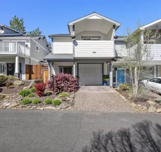 111 McCully LN, Jacksonville, OR 97530