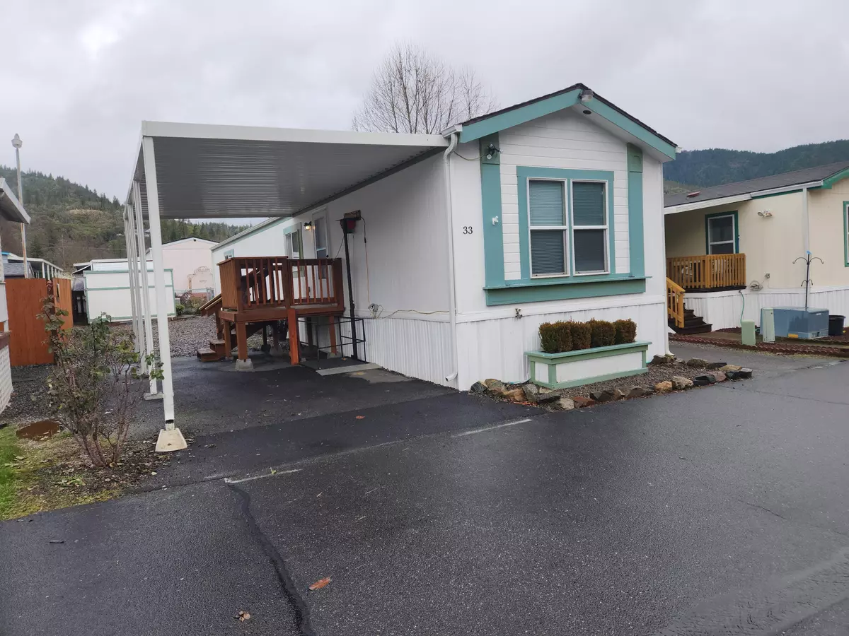 Grants Pass, OR 97526,2325 Highland AVE #33