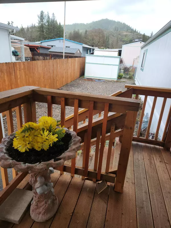 Grants Pass, OR 97526,2325 Highland AVE #33