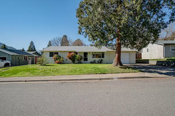 410 Nugget DR, Rogue River, OR 97537