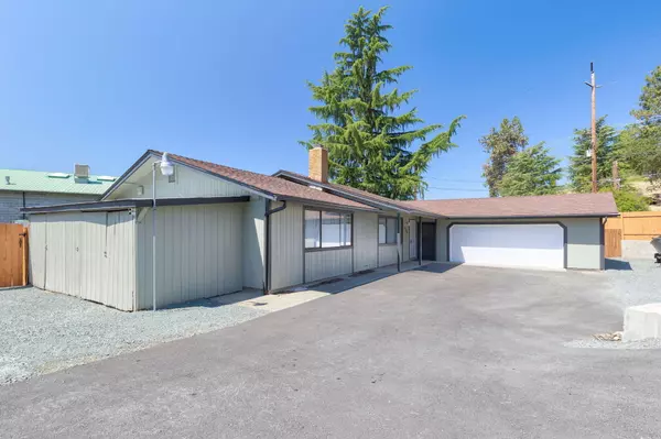 1696 9th ST, Grants Pass, OR 97526