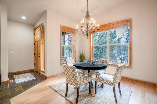 Bend, OR 97702,887 Blakely RD