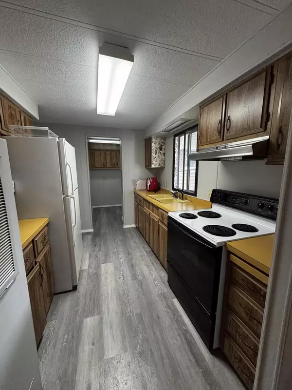 Klamath Falls, OR 97603,3500 Summers LN #3